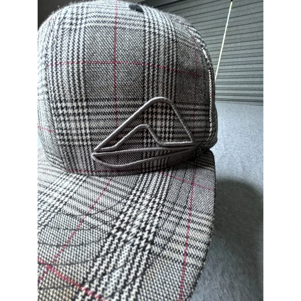 REEF Green is Good Houndstooth Plaid Cap Crimson Black & White Fitted, Size M